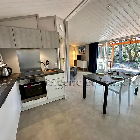 Chalet En Bord De *